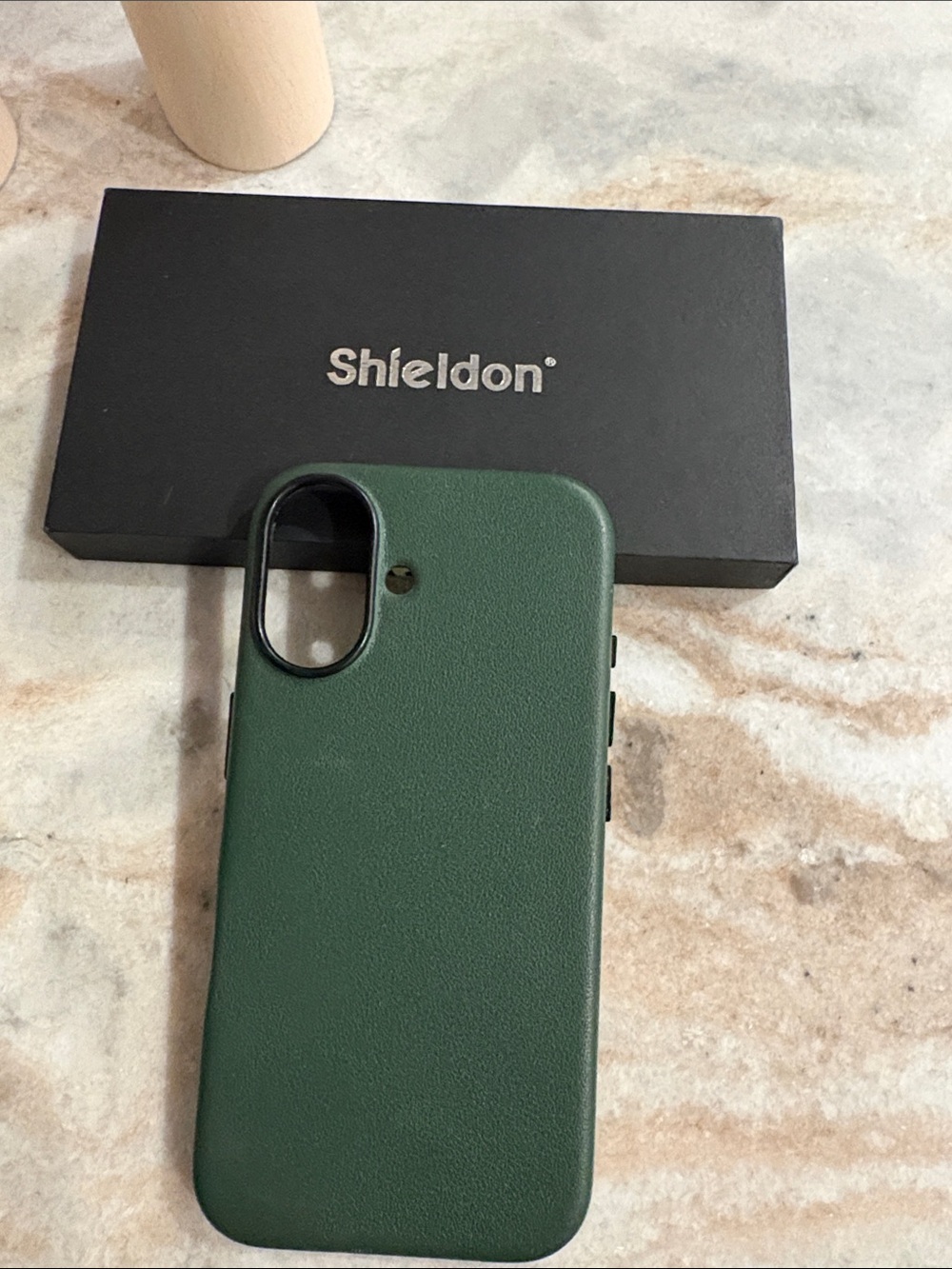 Green Leather-Style Protective Phone Case iPhone 16
